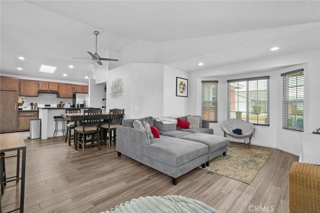 15957 Randall Ave - Photo 4 of 22