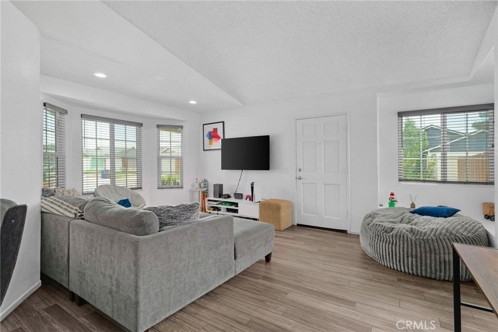15957 Randall Ave - Photo 5 of 22