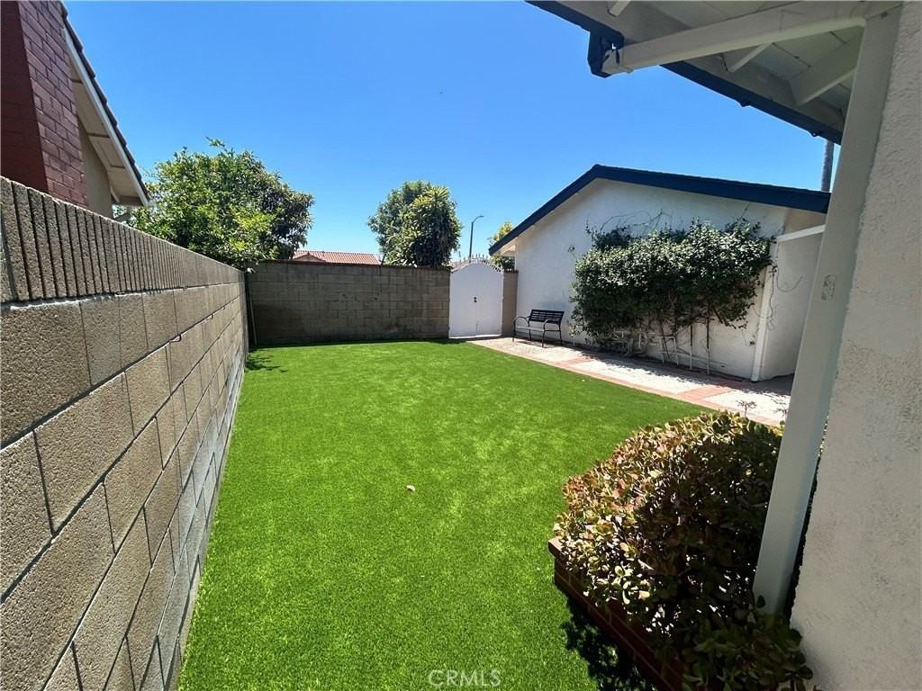 5011 Greencap Ave - Photo 4 of 20