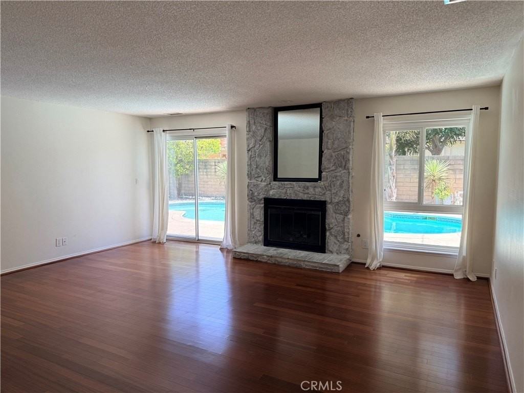3132 E Locust Ave - Photo 3 of 18