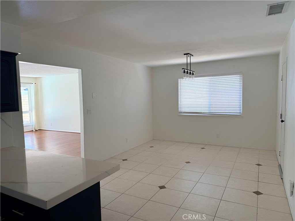 3132 E Locust Ave - Photo 4 of 18