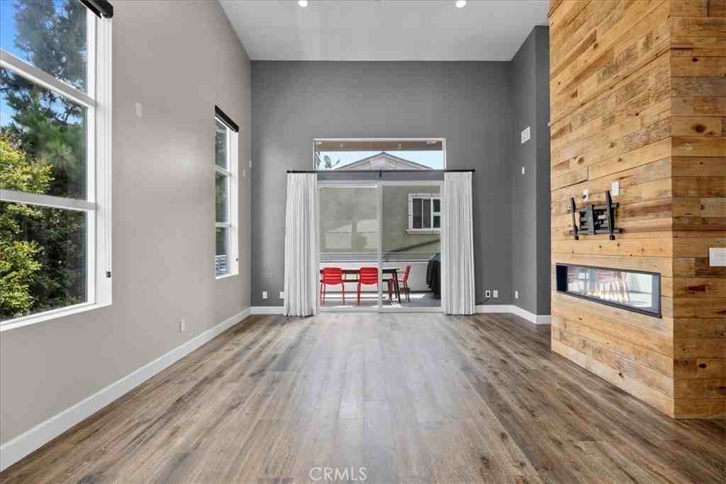 2415 Carnegie Ln #C - Photo 4 of 50