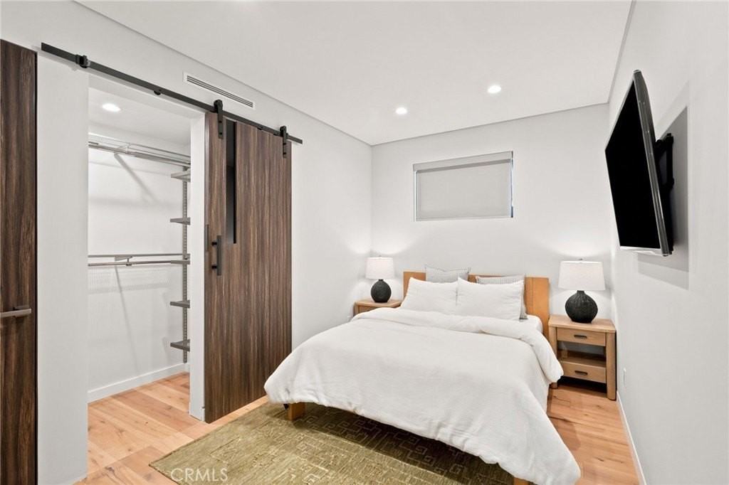 425 N Alfred St #2 - Photo 6 of 31