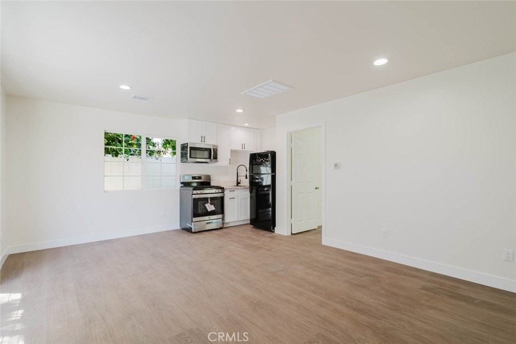17906 Califa St - Photo 2 of 13