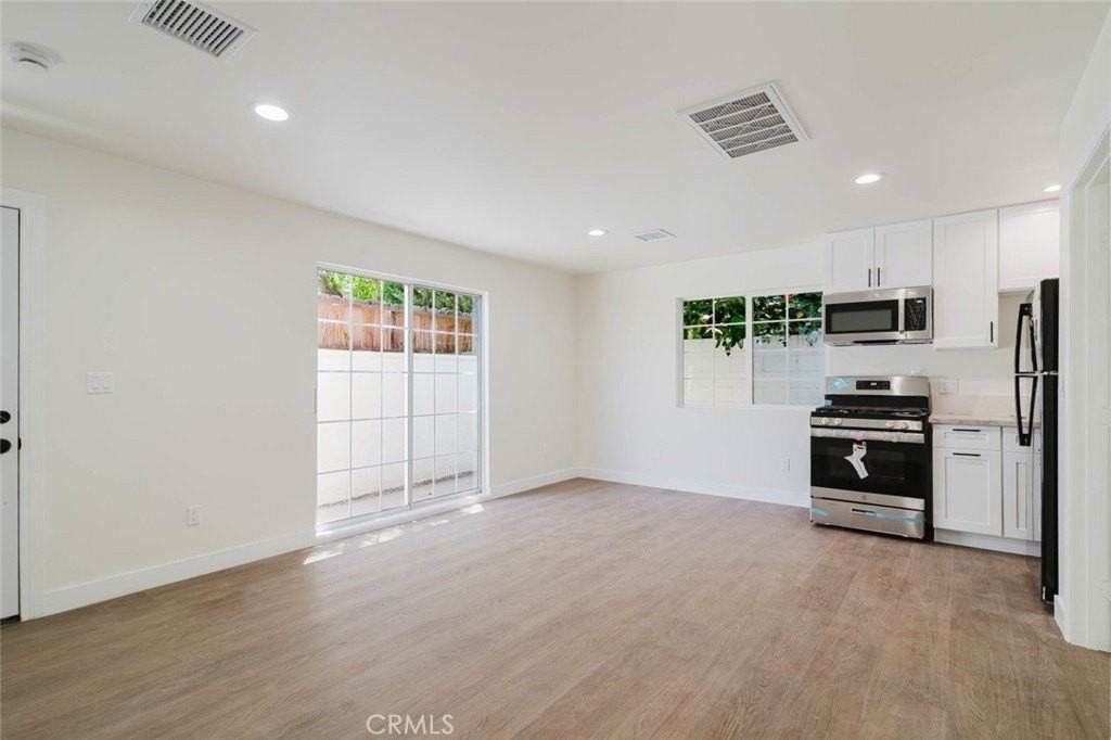 17906 Califa St - Photo 3 of 13