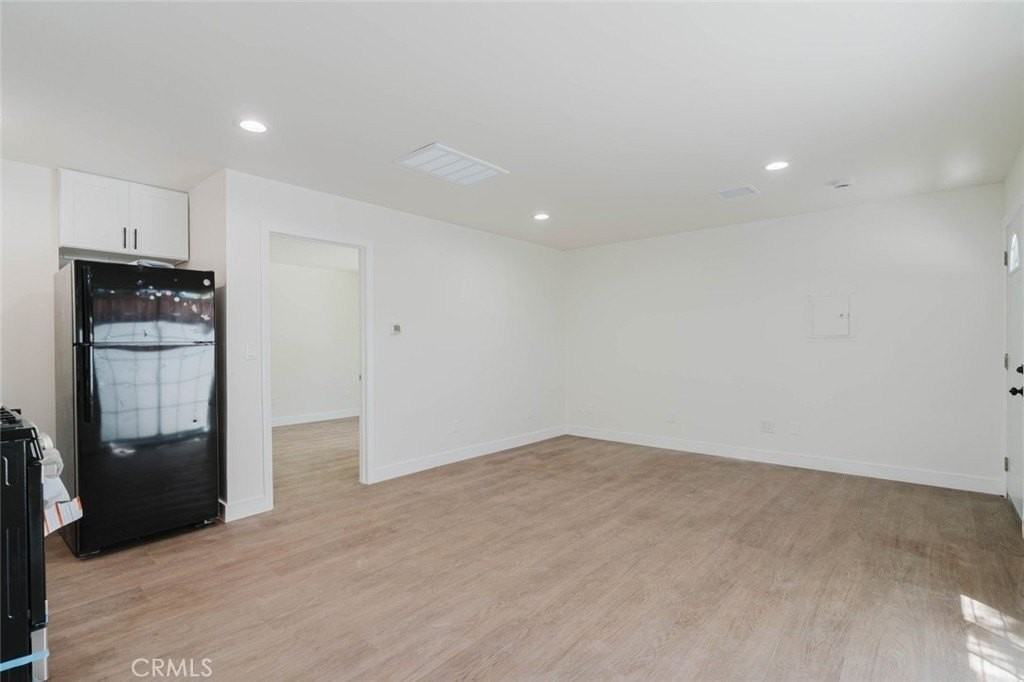 17906 Califa St - Photo 4 of 13