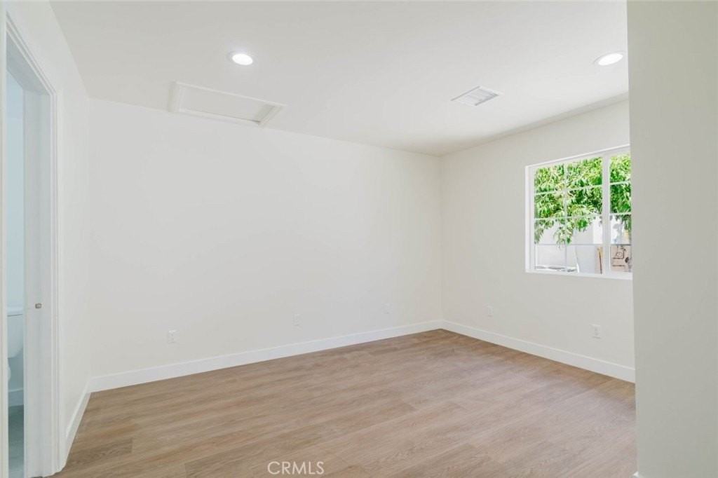17906 Califa St - Photo 6 of 13