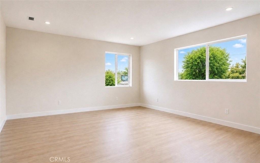 8410 Noble Ave - Photo 4 of 9