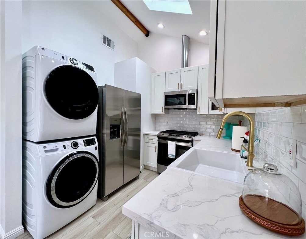 24033 1/2 Welby Way - Photo 4 of 10