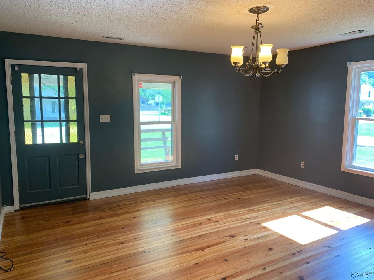 1301 Halsey Ave Ne - Photo 2 of 10