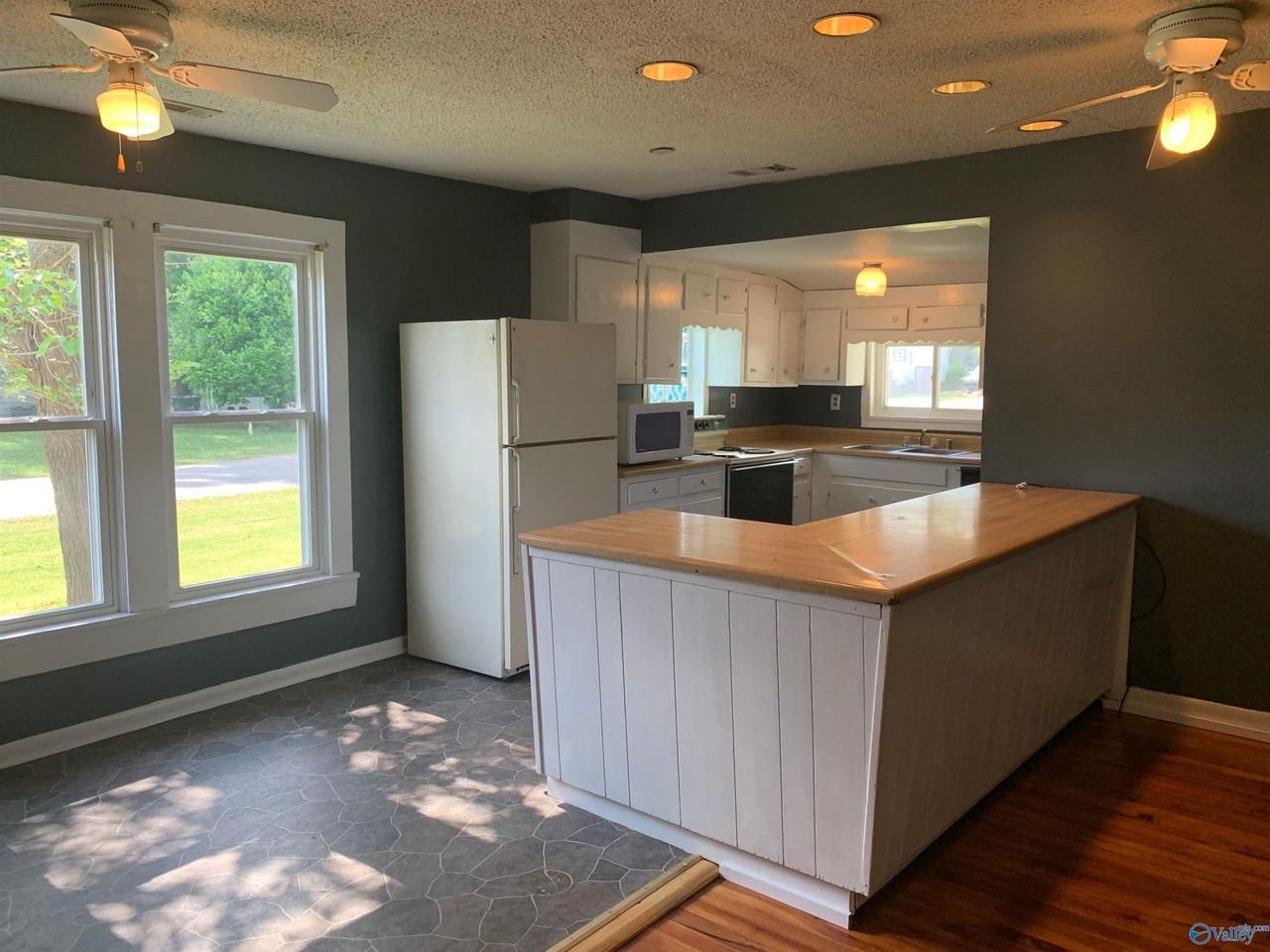 1301 Halsey Ave Ne - Photo 3 of 10