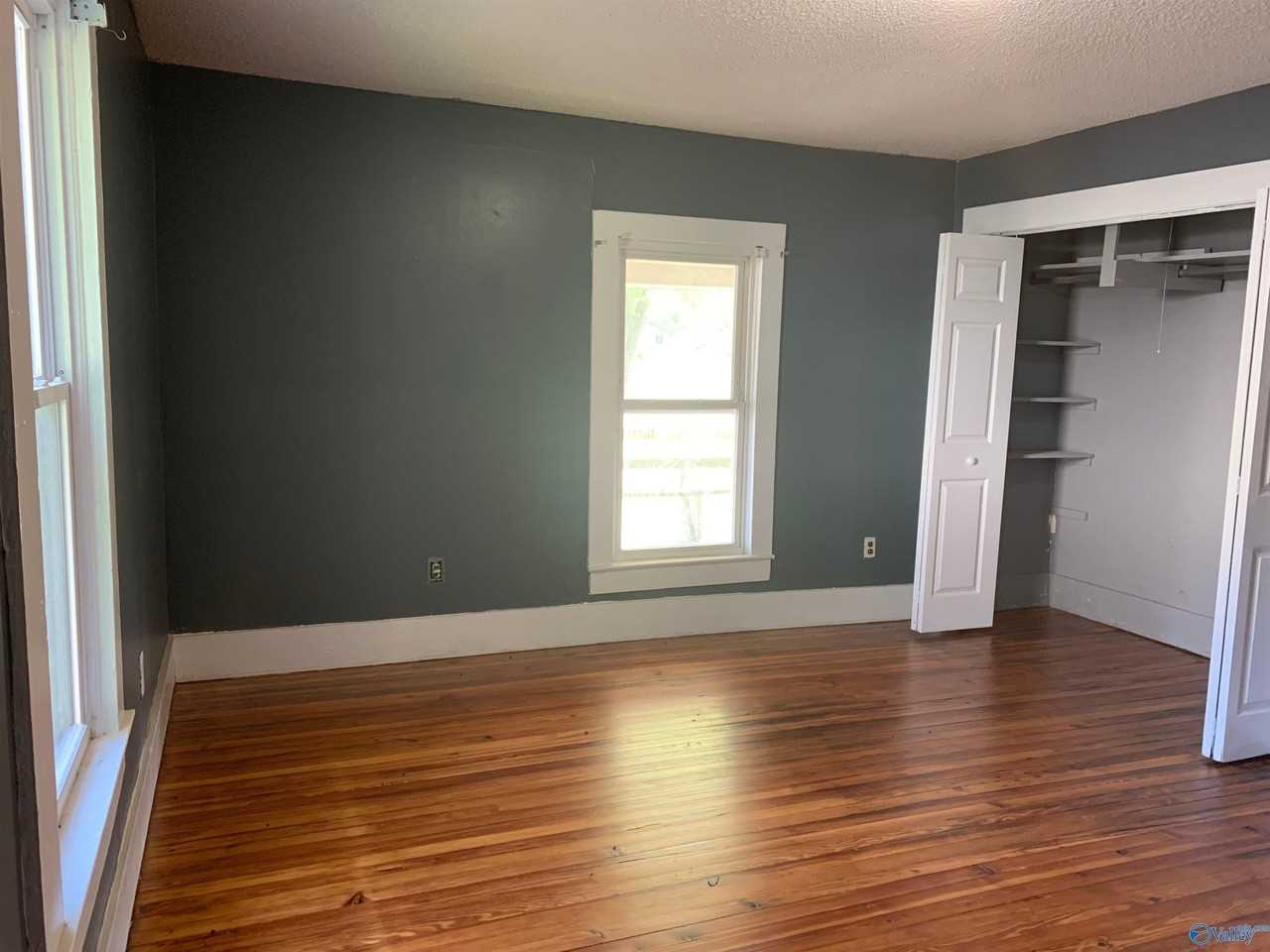 1301 Halsey Ave Ne - Photo 5 of 10