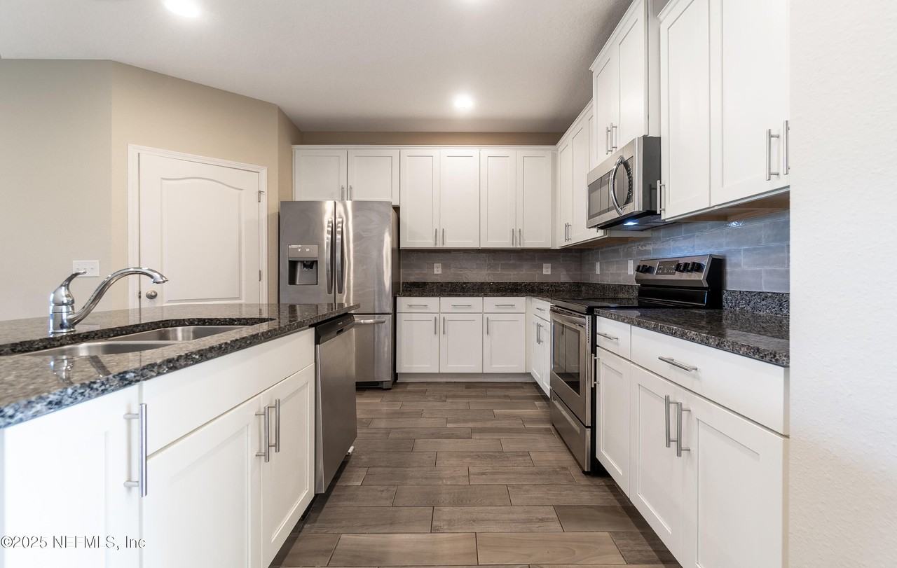 146 Castro Ct - Photo 4 of 34
