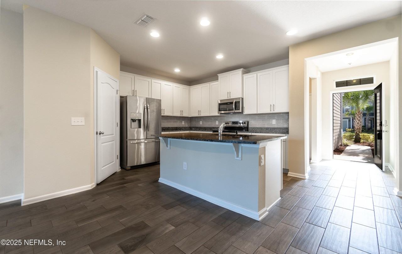 146 Castro Ct - Photo 7 of 34