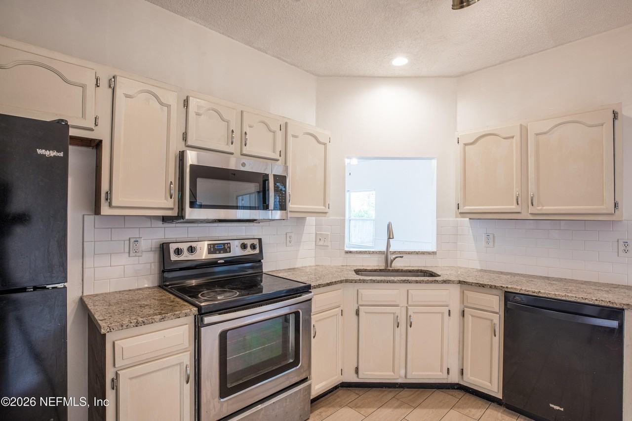 563 Selva Lakes Cir - Photo 7 of 50