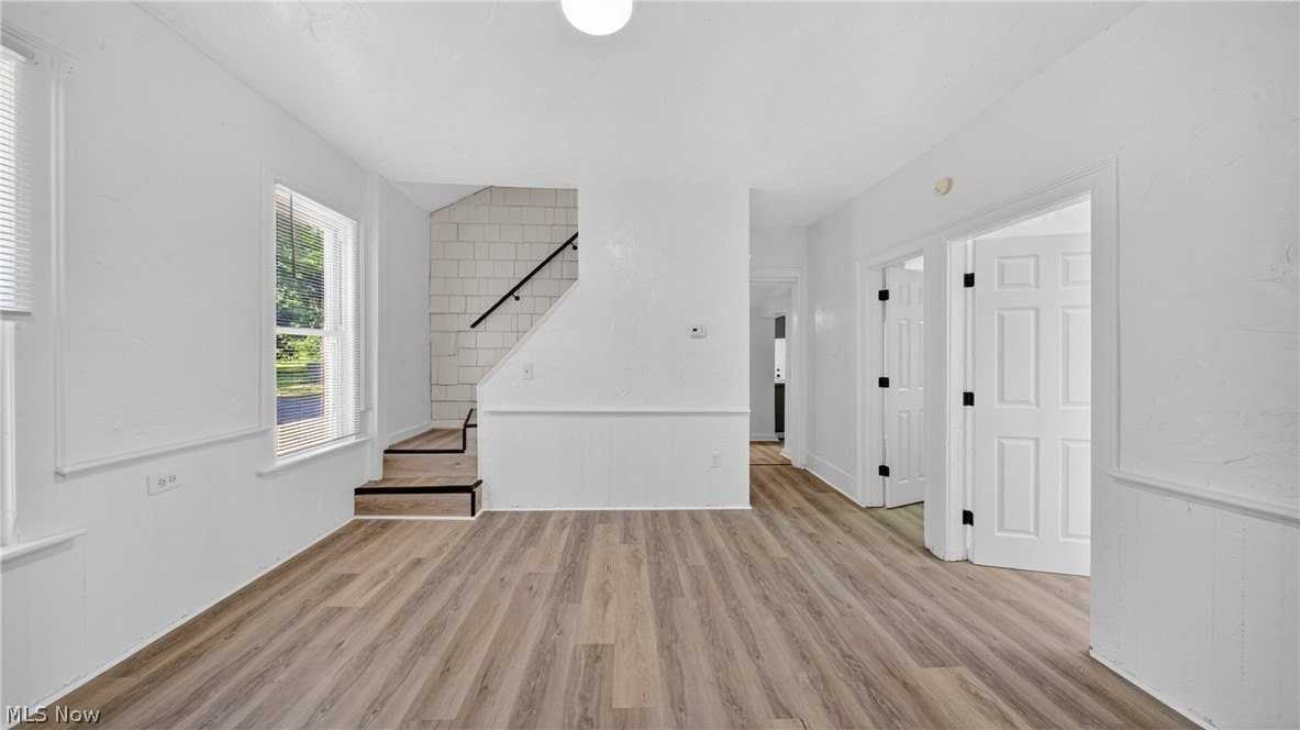 511 Brown St - Photo 4 of 29