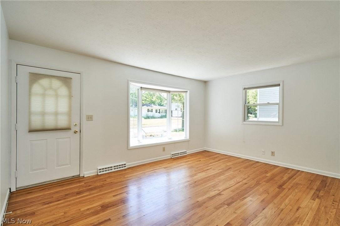 1056 Endicott Dr - Photo 3 of 27