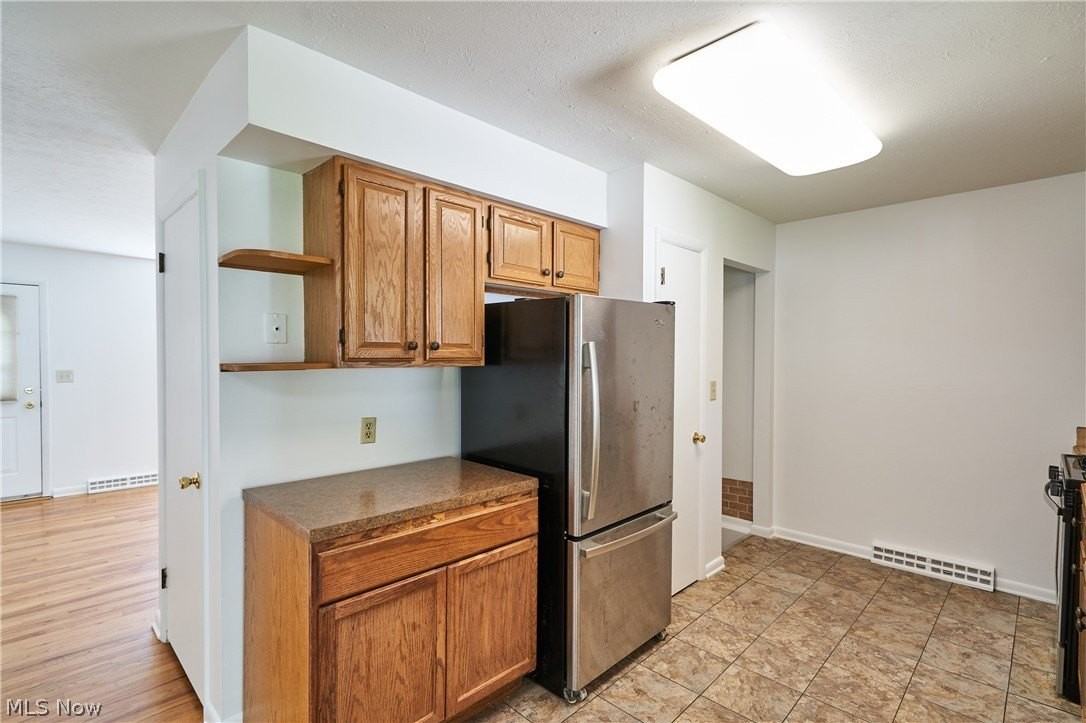 1056 Endicott Dr - Photo 7 of 27