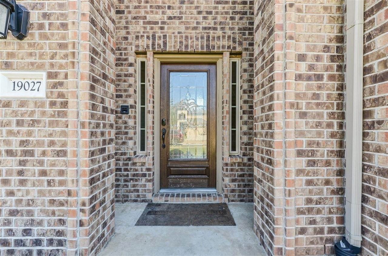 19027 Bowden Harbour Dr - Photo 3 of 20