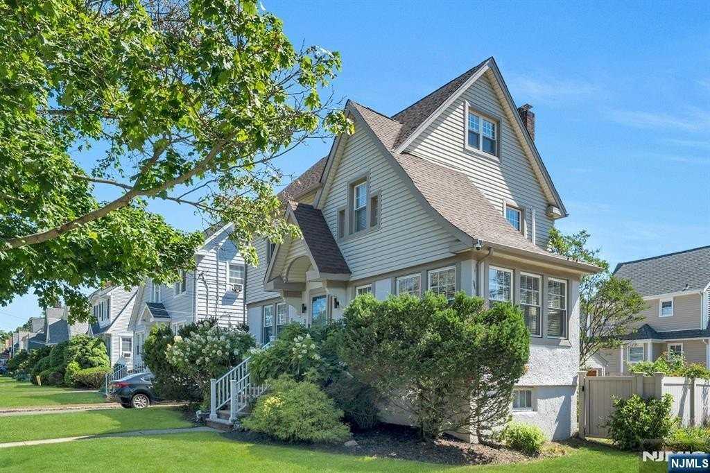 332 Demarest Ave - Photo 3 of 21