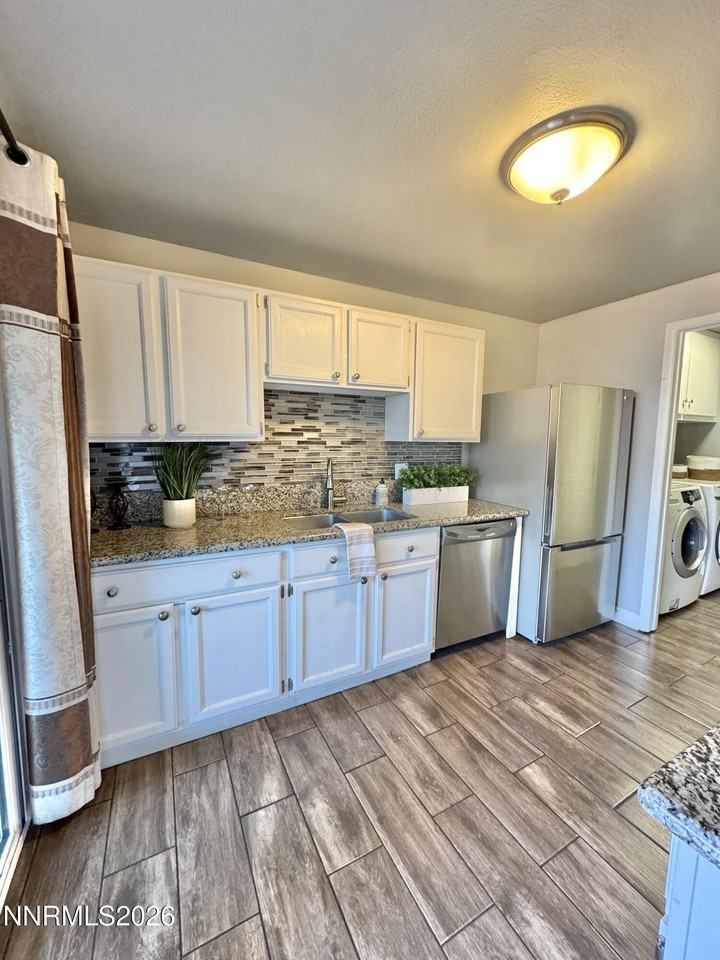 1601 London Cir - Photo 3 of 11