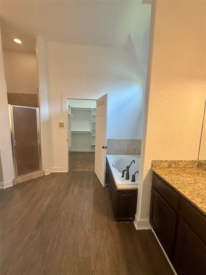 5235 Willis Ave - Photo 4 of 27