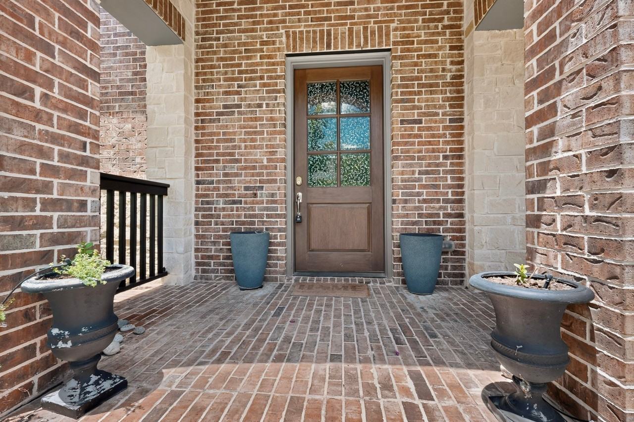 8261 Kentland Dr - Photo 5 of 40