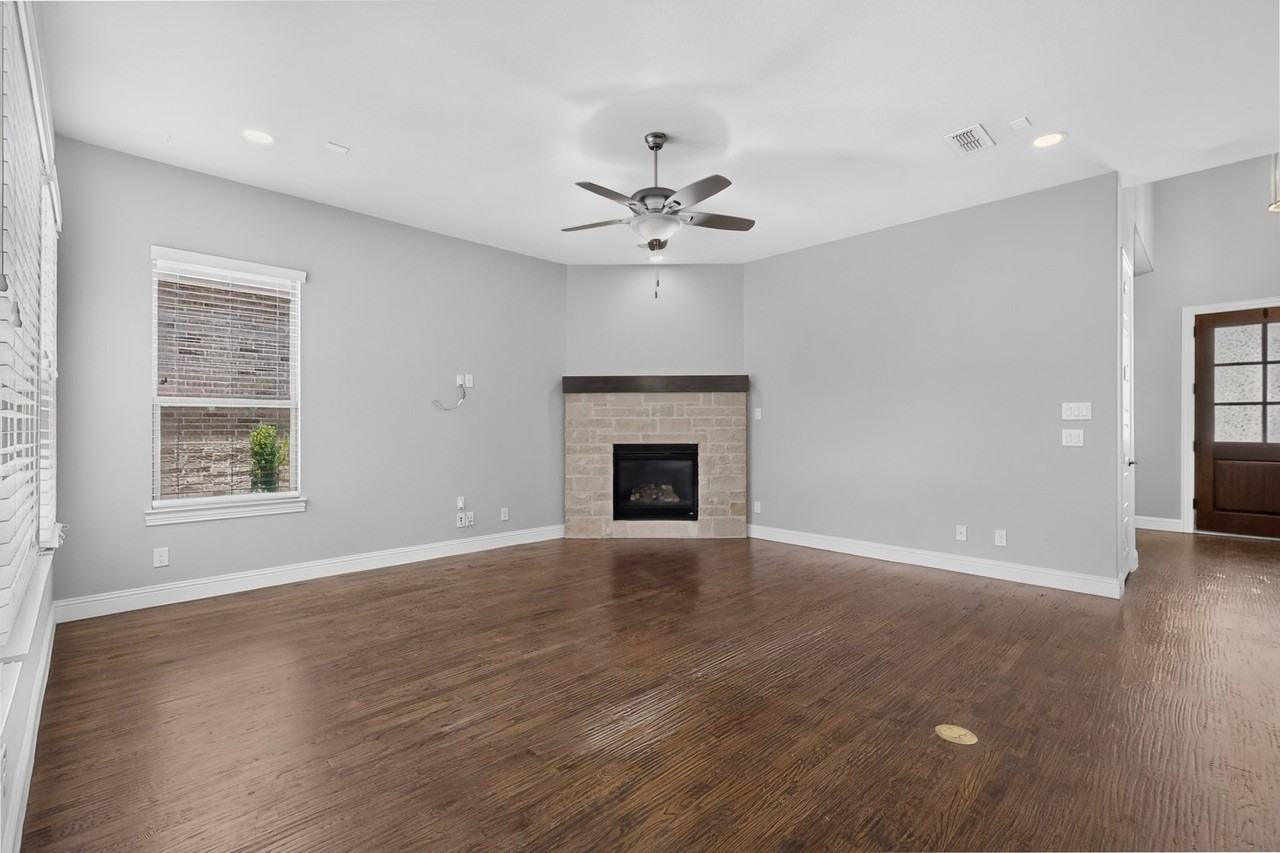 8261 Kentland Dr - Photo 7 of 40