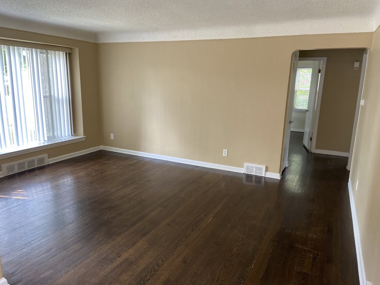 13030 Rosemary Blvd - Photo 3 of 7