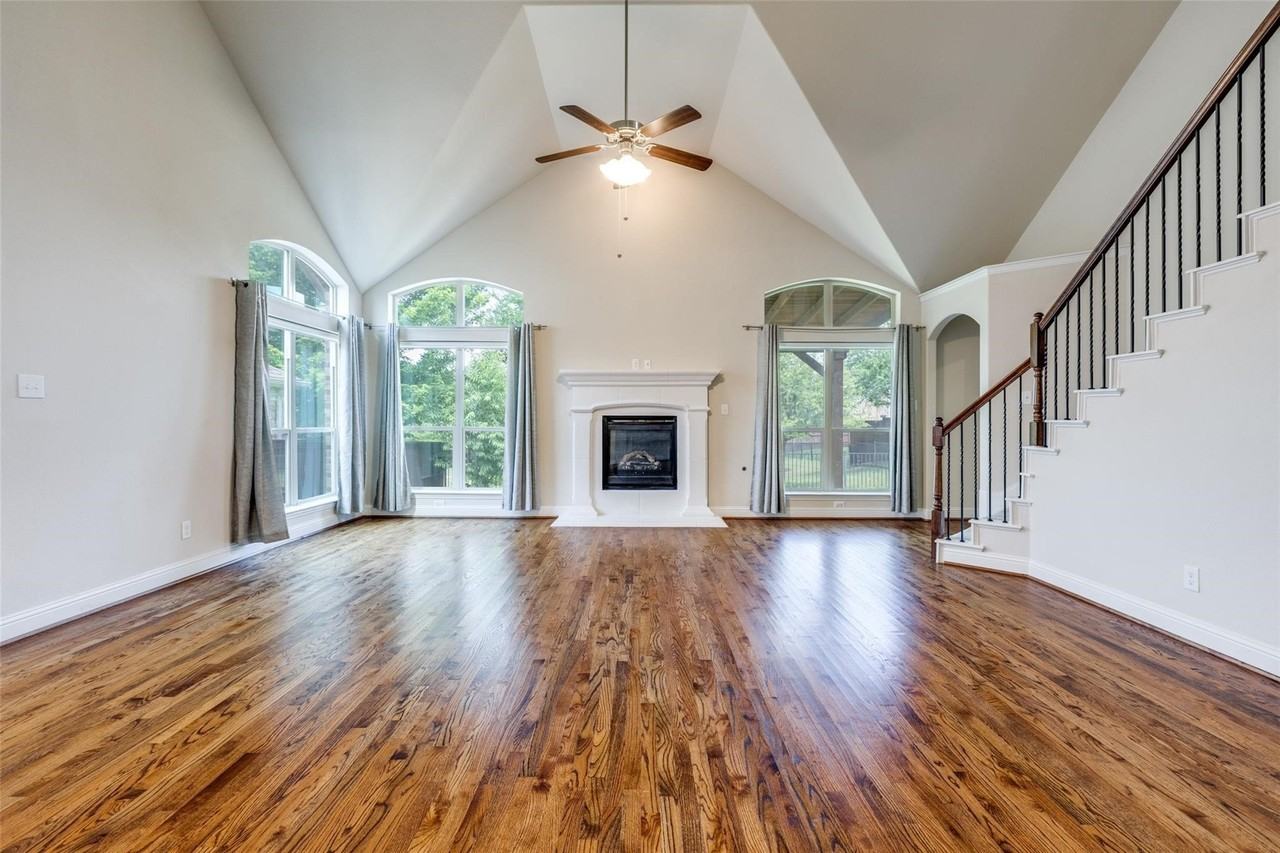 1829 Breeds Hill Rd - Photo 4 of 12