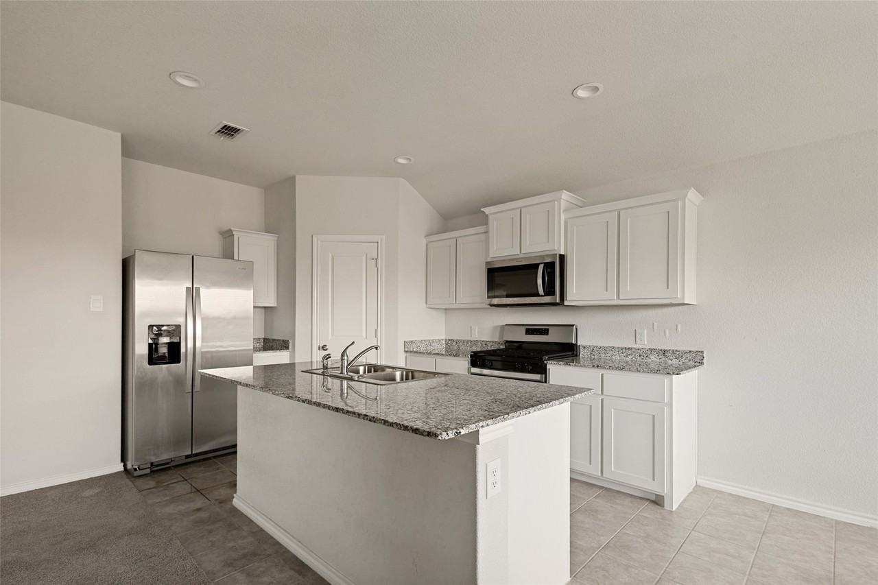 621 Spaulding St - Photo 4 of 26