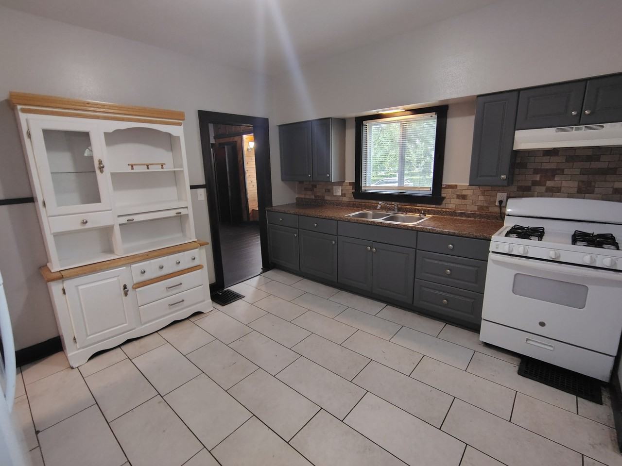 1102 Grant Ave #1 - Photo 4 of 14