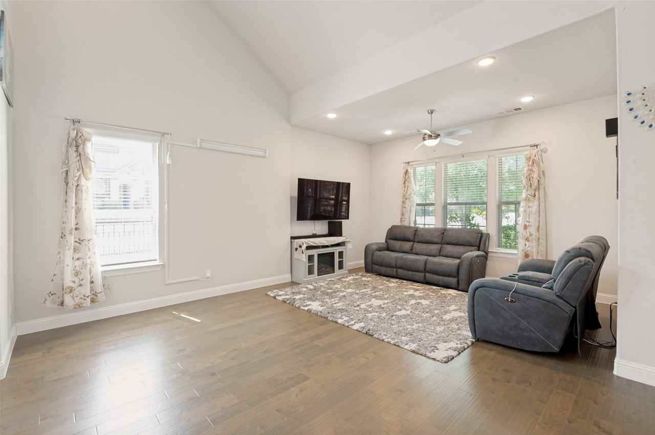 12517 Murray Ln - Photo 3 of 22