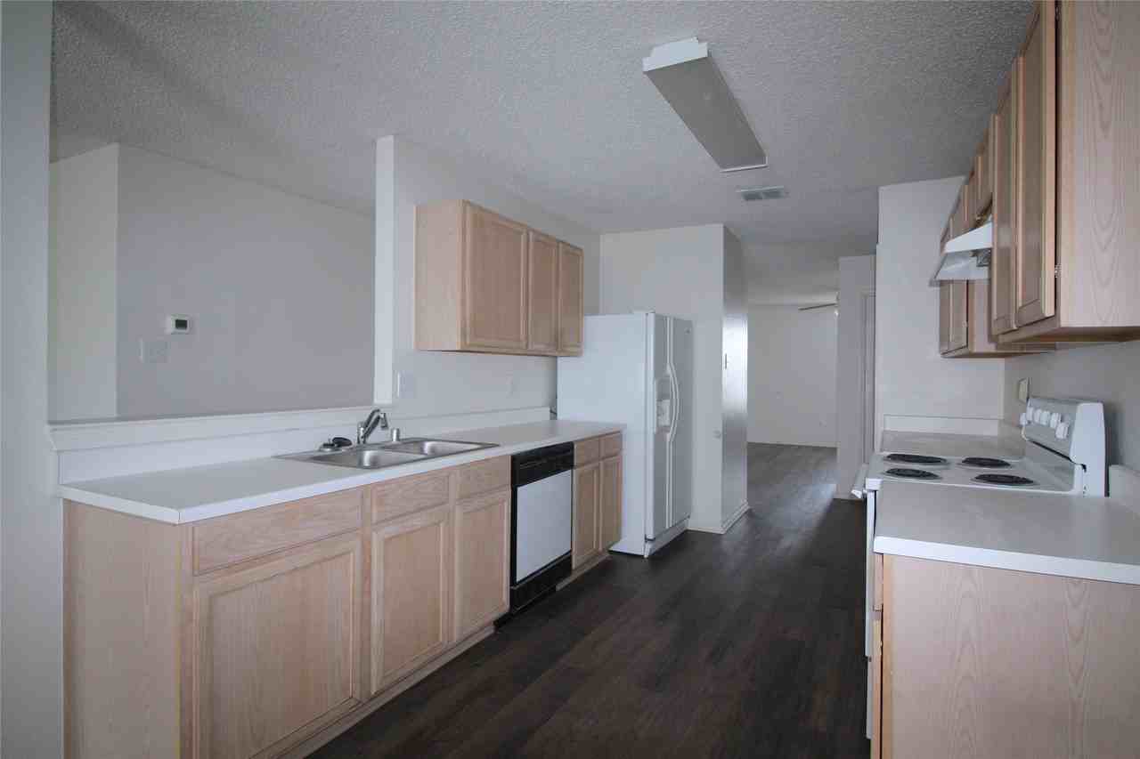 1397 Lochspring Dr - Photo 4 of 14