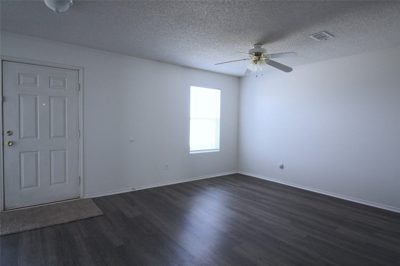 1397 Lochspring Dr - Photo 5 of 14
