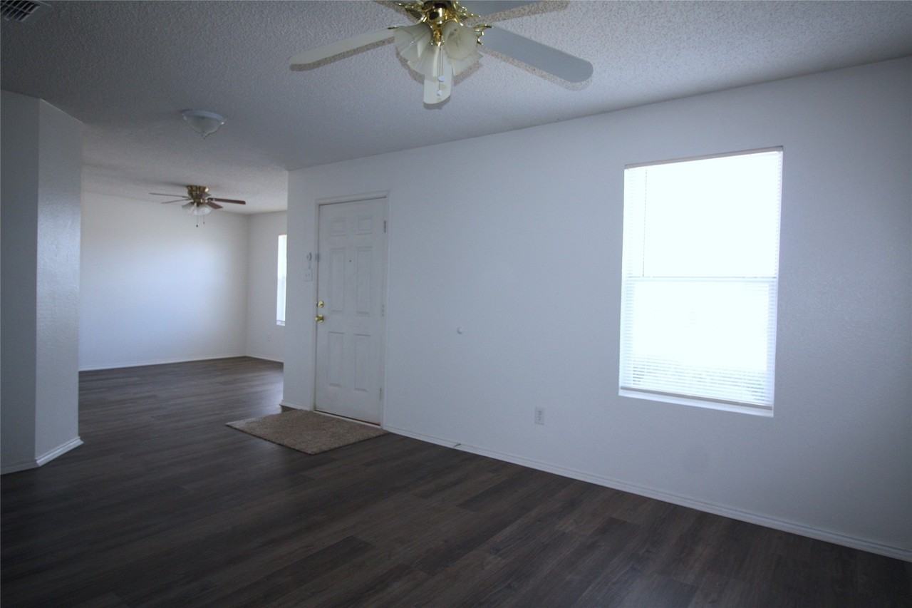 1397 Lochspring Dr - Photo 6 of 14
