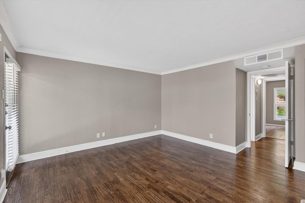 5932 Sandhurst Ln #114 - Photo 7 of 35