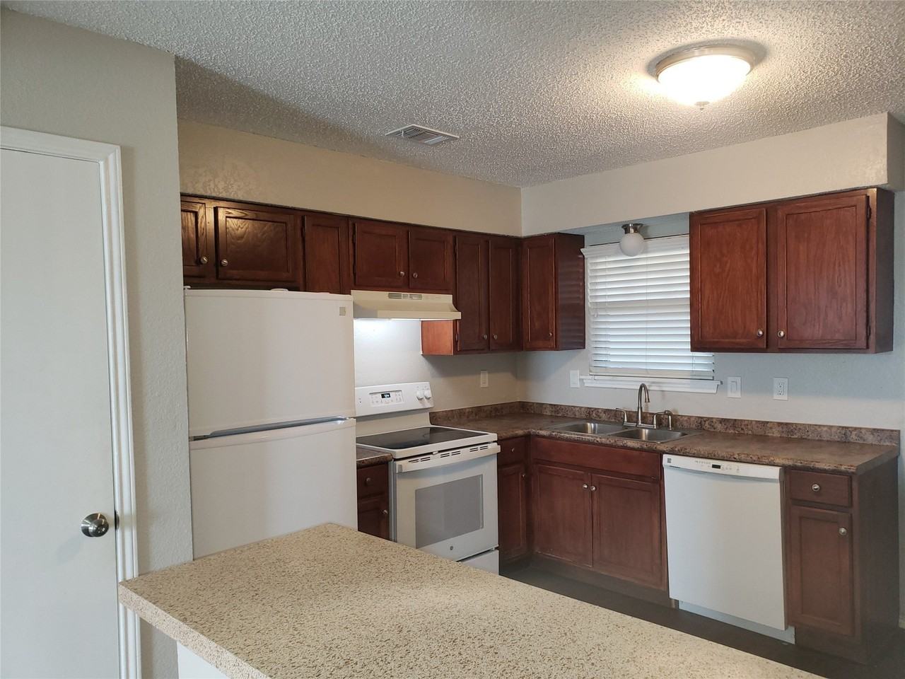 644 S Rogers Rd - Photo 6 of 19