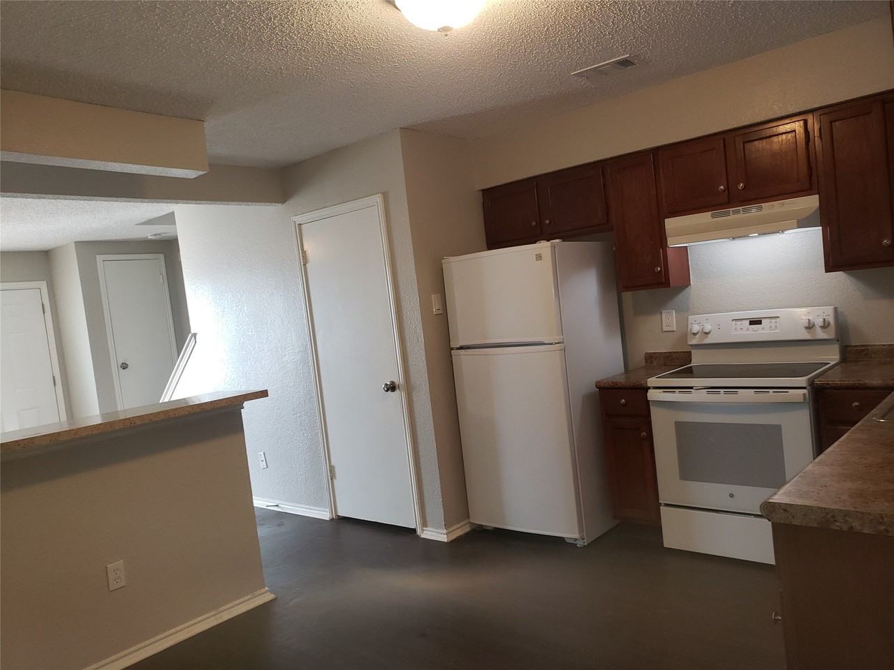644 S Rogers Rd - Photo 7 of 19