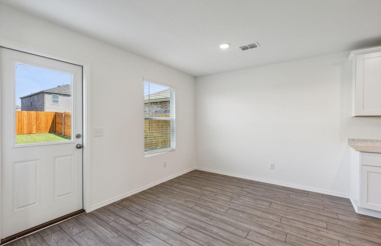 2103 Sugar Maple Ln - Photo 5 of 14