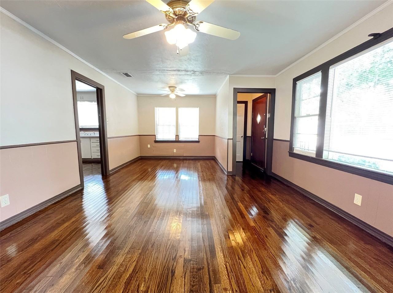 811 Coit St - Photo 2 of 12