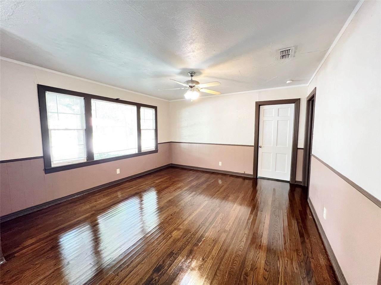 811 Coit St - Photo 3 of 12
