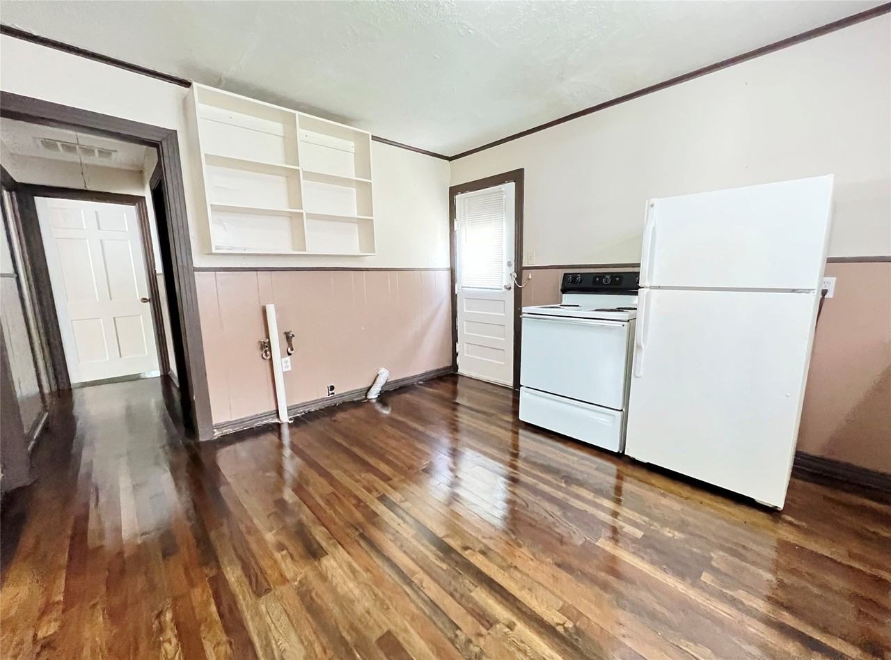 811 Coit St - Photo 5 of 12