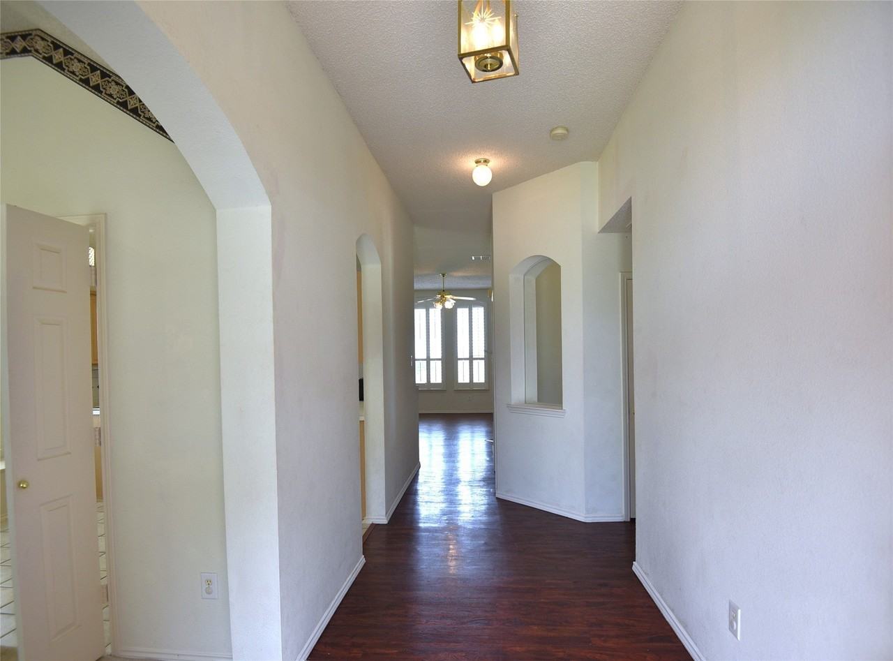 9700 Summer Dr - Photo 3 of 21