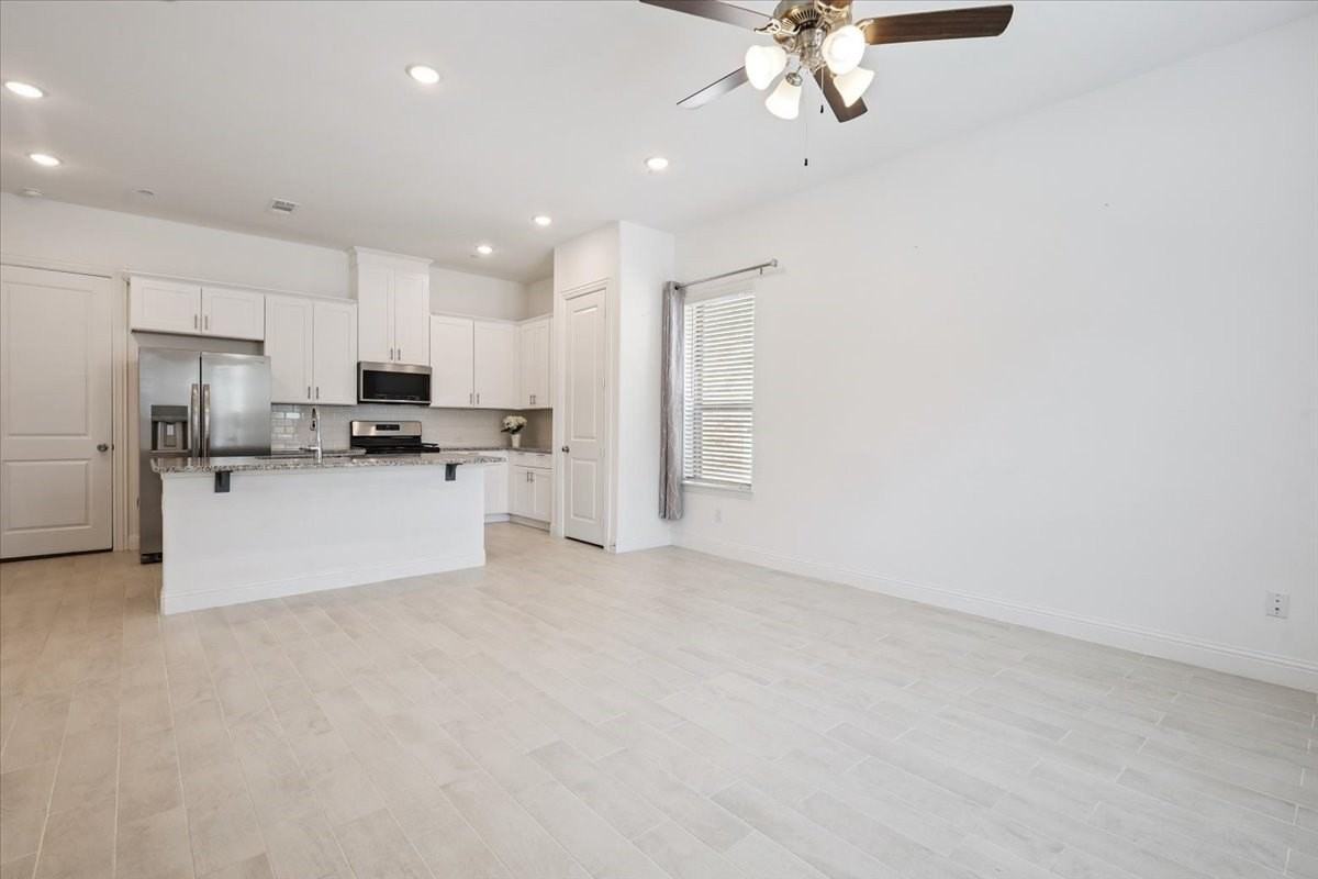 4261 Shavano Dr - Photo 5 of 35