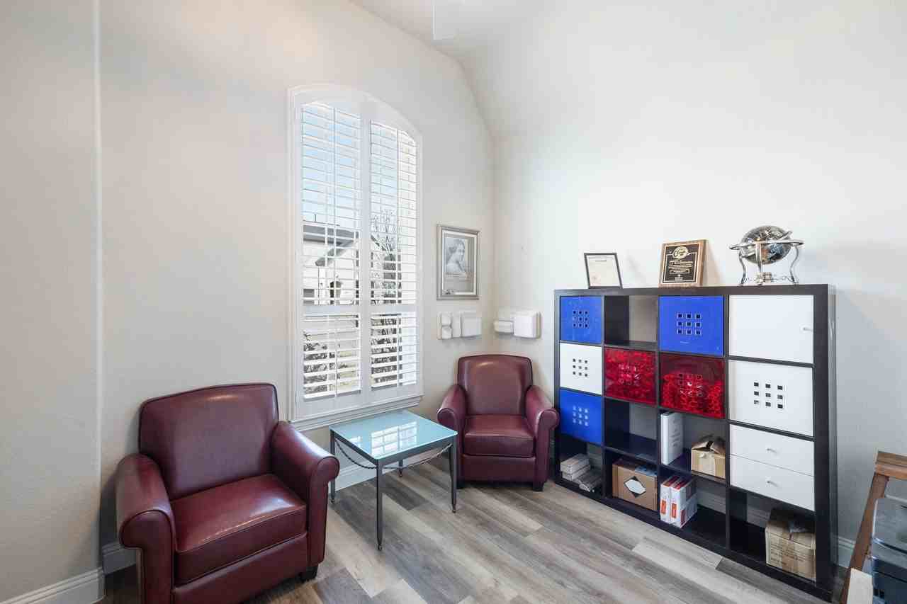 950 Gentle Knoll Ln - Photo 7 of 32