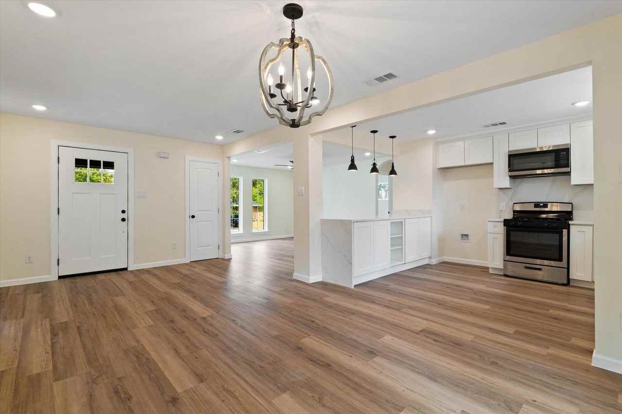 8734 Westfield Dr - Photo 5 of 28