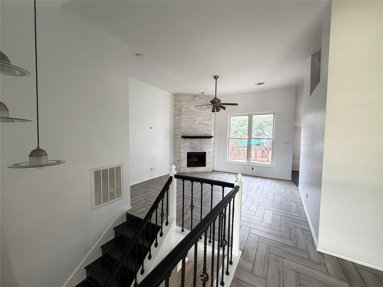 1103 Holly Dr - Photo 6 of 15