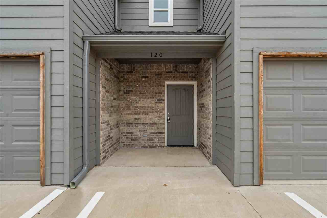 133 Abbey Park Ct - Photo 3 of 32