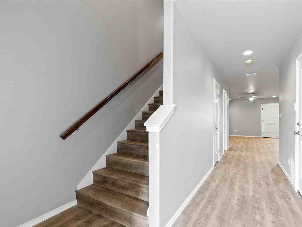 133 Abbey Park Ct - Photo 4 of 32